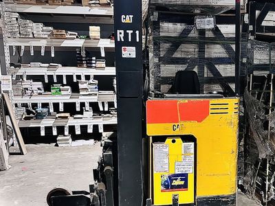 2000 CAT NRR40 Reach Forklift – 5k Hours – New Battery – Needs Repair – $3,000