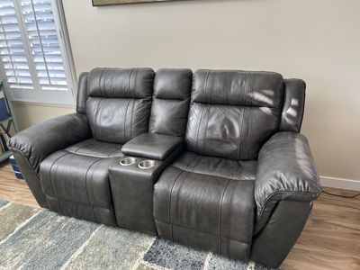 Gray Dual Reclining Loveseat with Console and Cupholders and usb charging - Excellent Condition