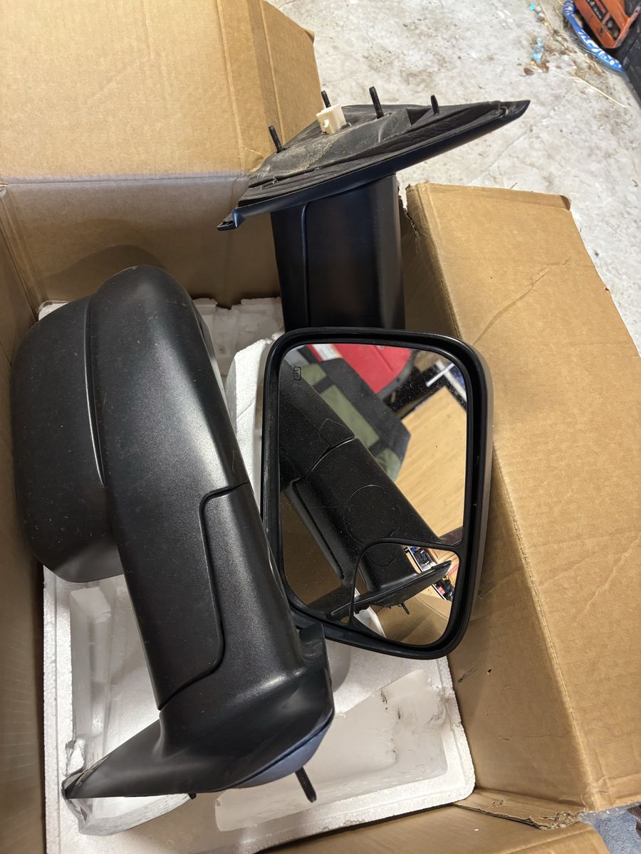 Pair of Black Towing Side Mirrors - Left and Right Side-2006 - 2008 ram 2500