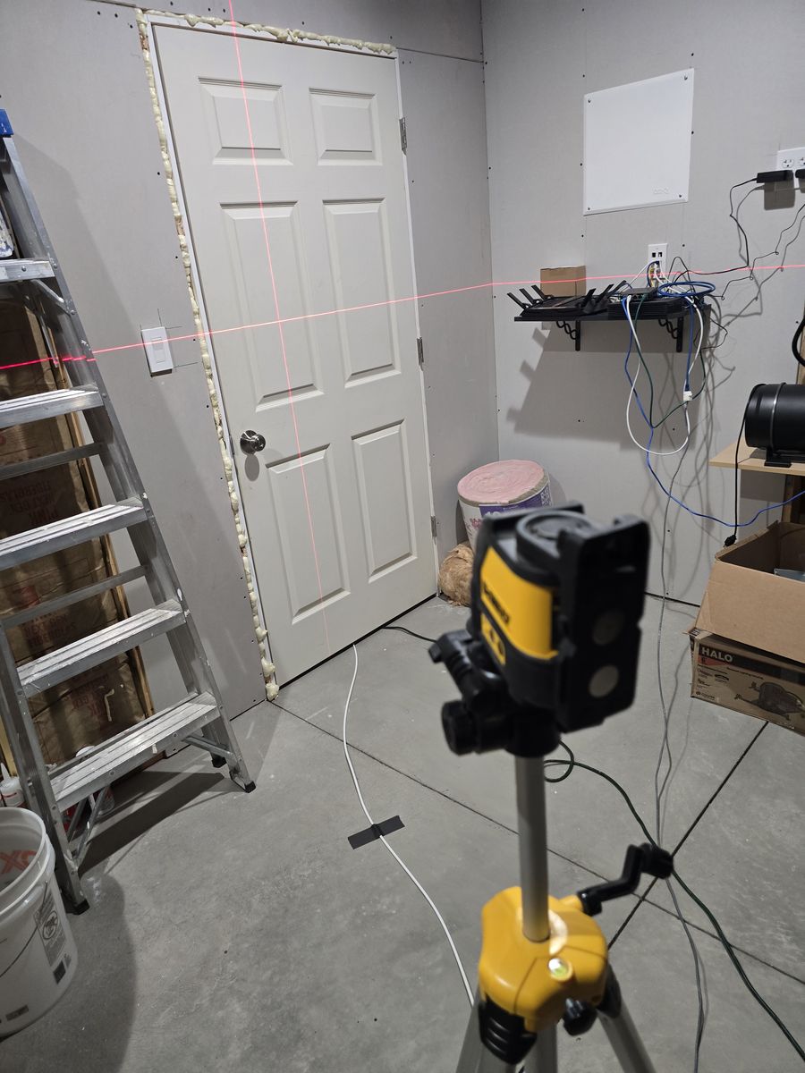 Dewalt crossline laser level and tripod