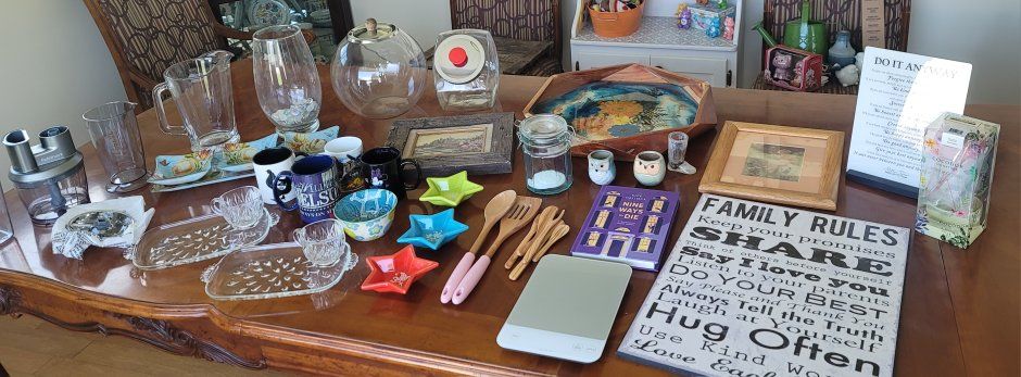 Large lot of Kitchen Items and Home Decor...Must Read this Ad!