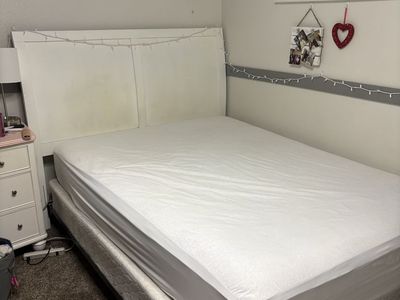 Queen bed, mattress & box spring