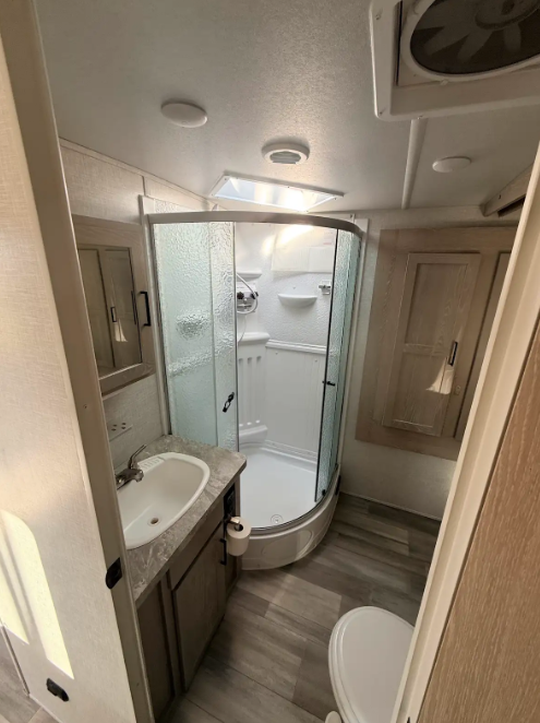 2021 Rockwood Ultra Lite 35' Trailer / model 2902SW
