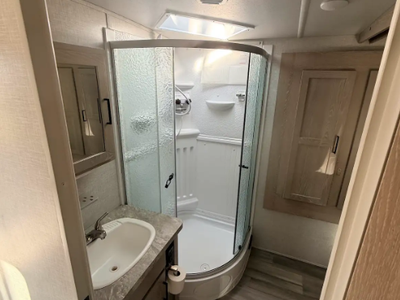 2021 Rockwood Ultra Lite 35' Trailer / model 2902SW