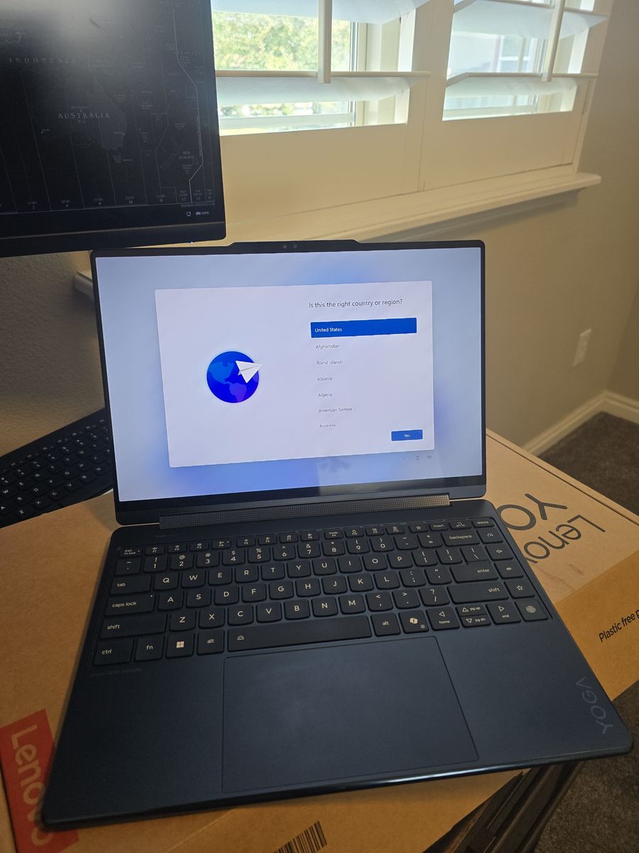 Lenovo Yoga 9i 2-in-1 Aura Edition 14" 3K 120Hz OLED Touch Ultra 7 258V 32GB 1TB
