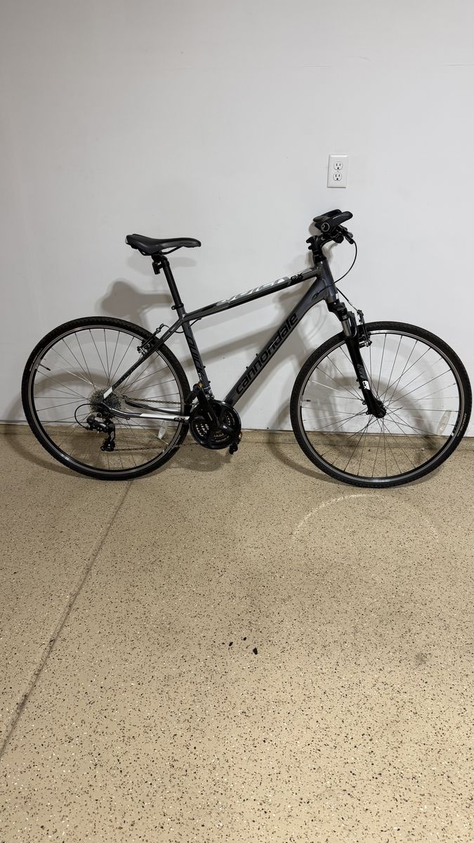 24-speed Cannondale Quick CX 5 Medium (5’ 5” - 5’ 10”)