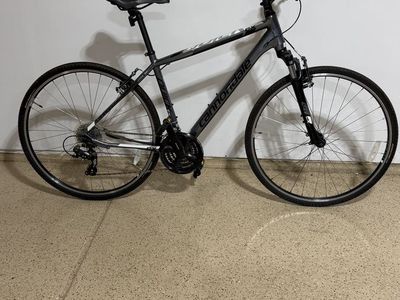 24-speed Cannondale Quick CX 5 Medium (5’ 5” - 5’ 10”)