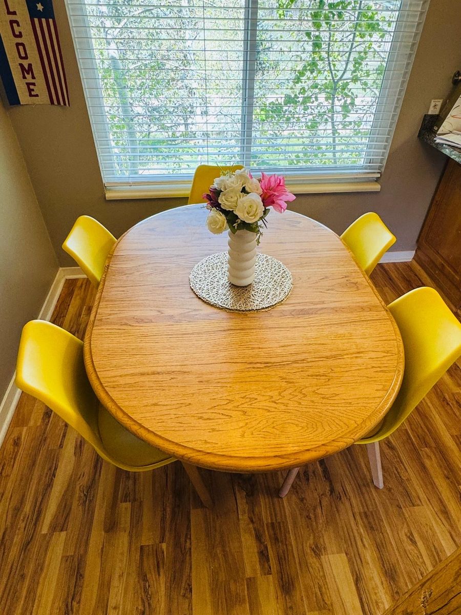 Table + 5 chairs