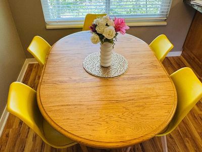 Table + 5 chairs
