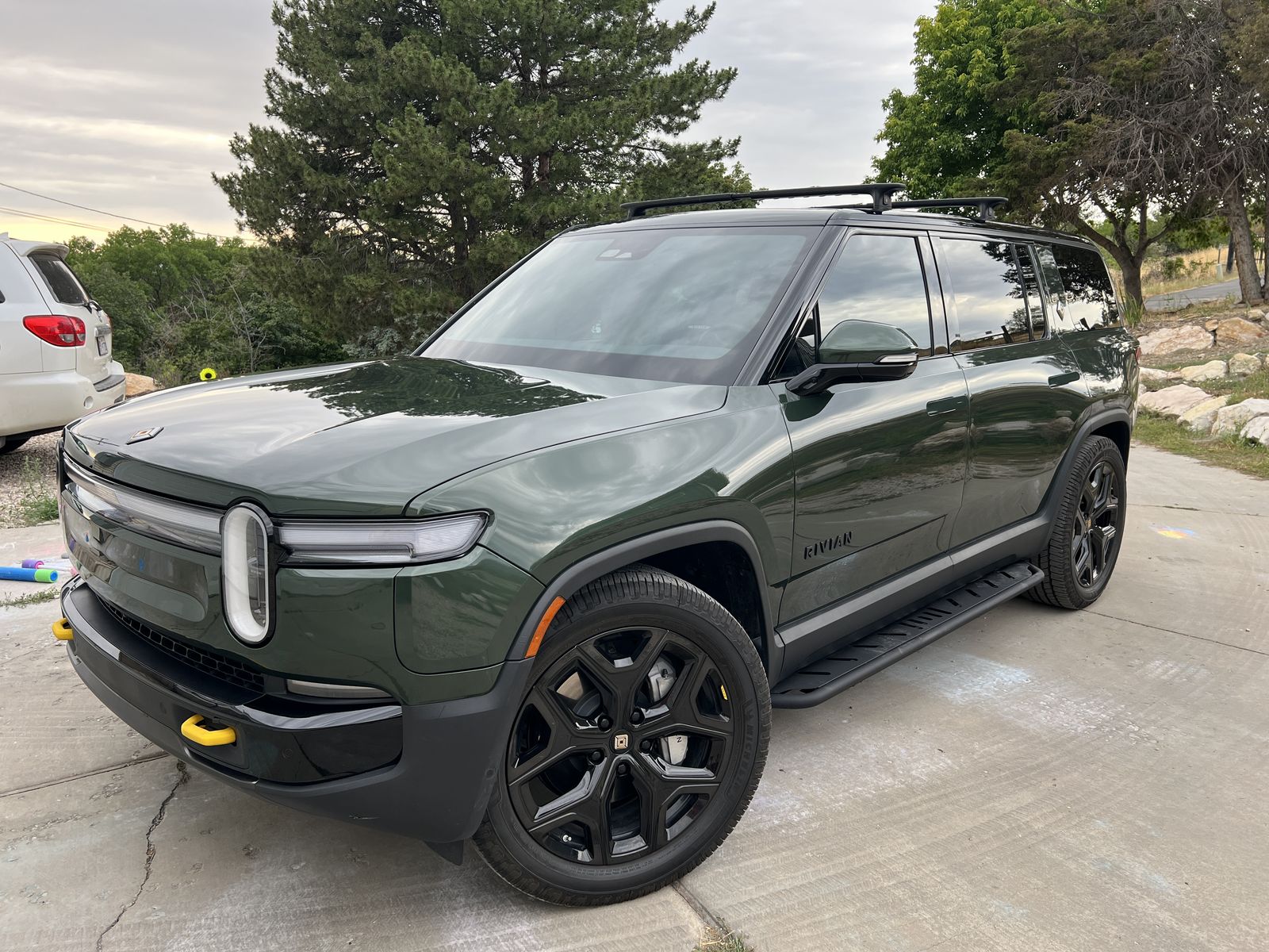 2025 Rivian R1S Adventure