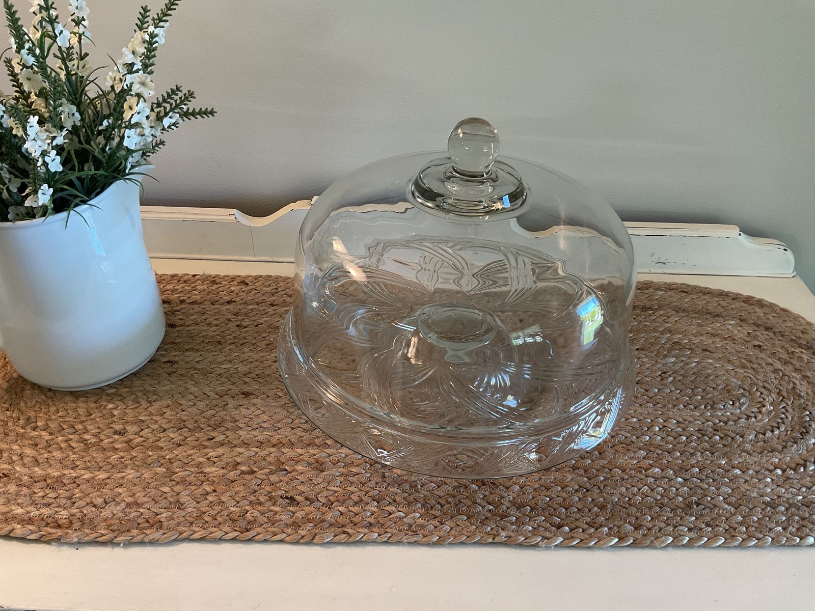 Vintage Anchor Hocking Covered  Cake Stand / Chip and Dip Platter