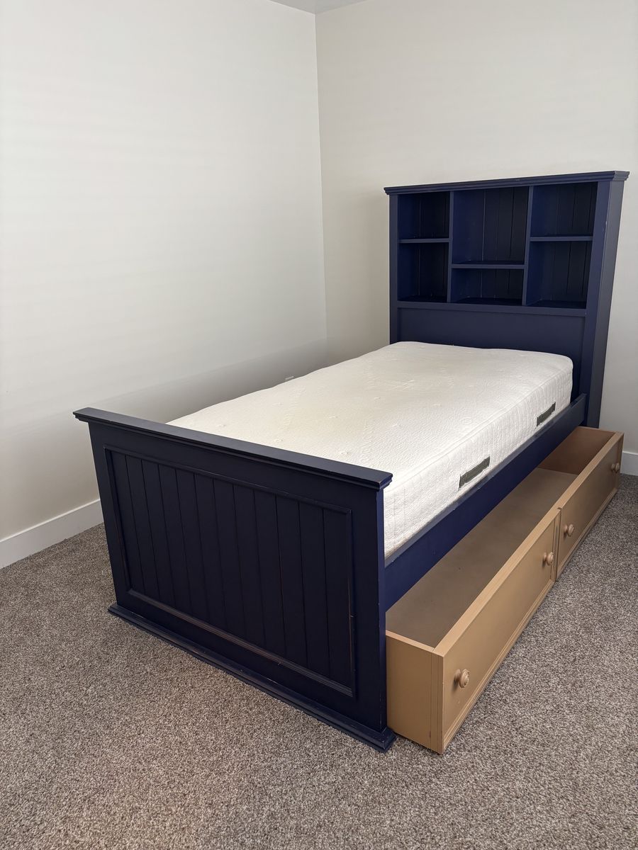 Trundle bed (mattress not included)