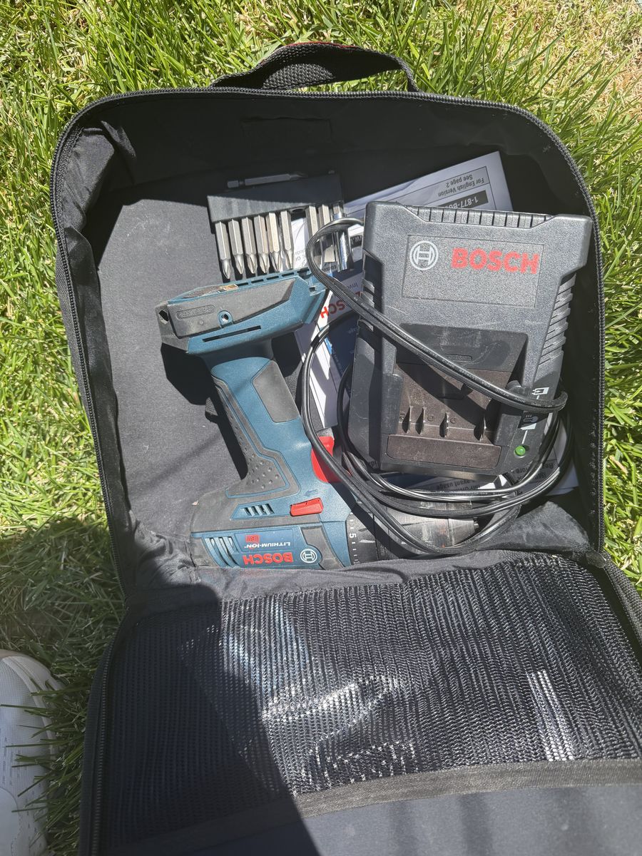 Bosch Lithium-Ion Cordless Drill/Driver Kit with Charger and Bit Set