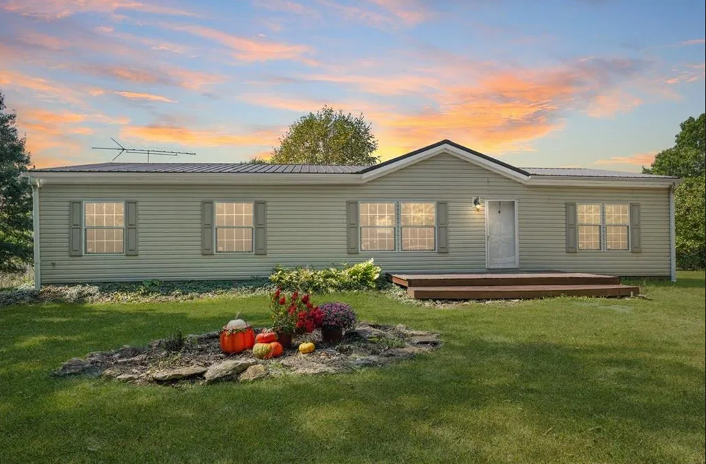 Peaceful Country Home at 3381 NE Gospel Lane, Hamilton, MO!