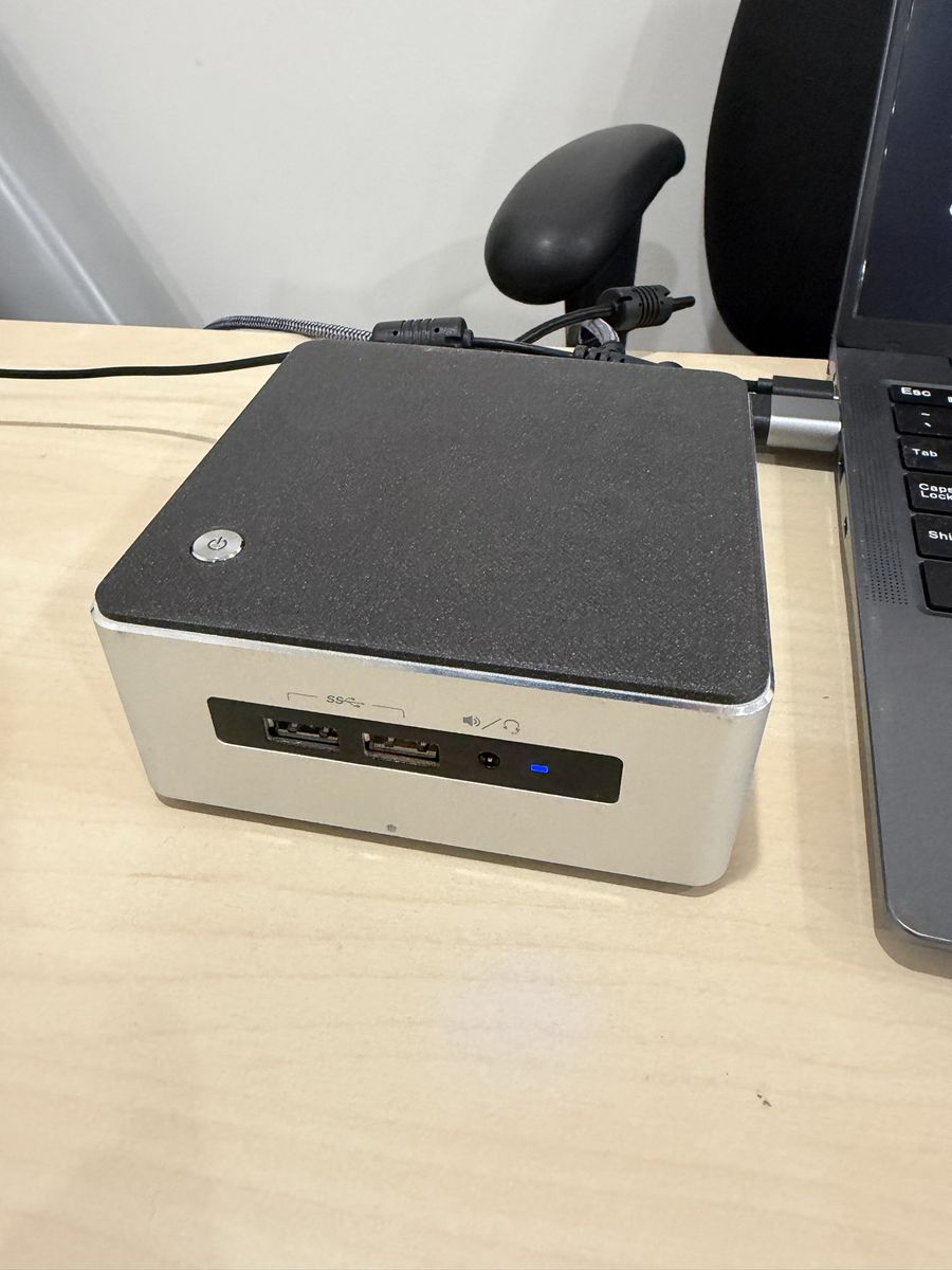 Core i5 Intel NUC i5 - 8GB DDR4 - 120GB SSD