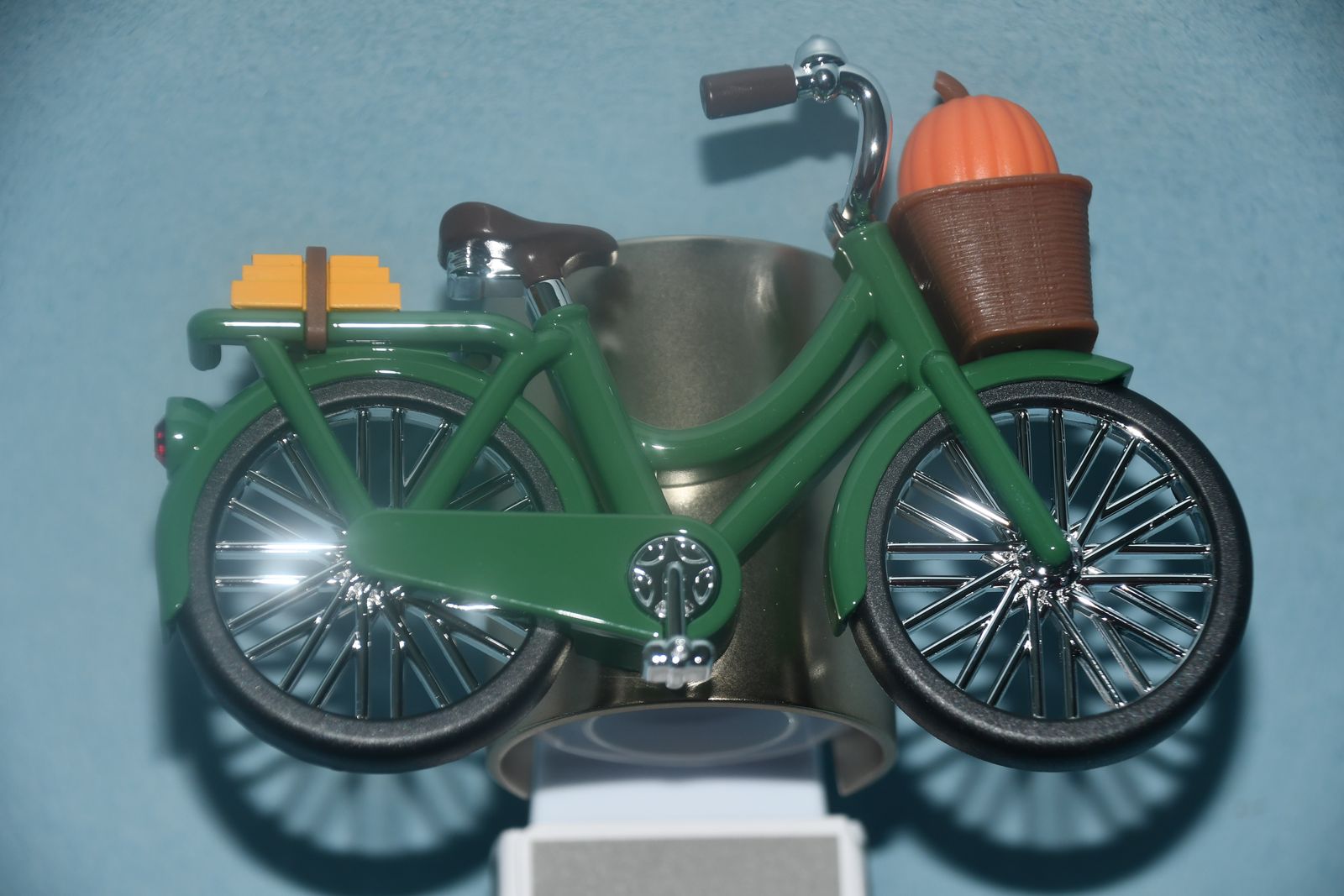 NEW ~ BATH & BODY WORKS "BICYCLE with PUMPKIN" WALLFLOWER PLUG ~ LIGHTS UP 24/7 ~ FALL ~ HALLOWEEN
