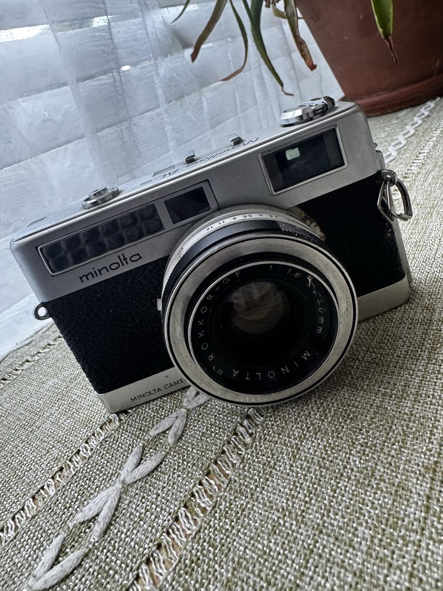 Vintage minolota 1960s camera 