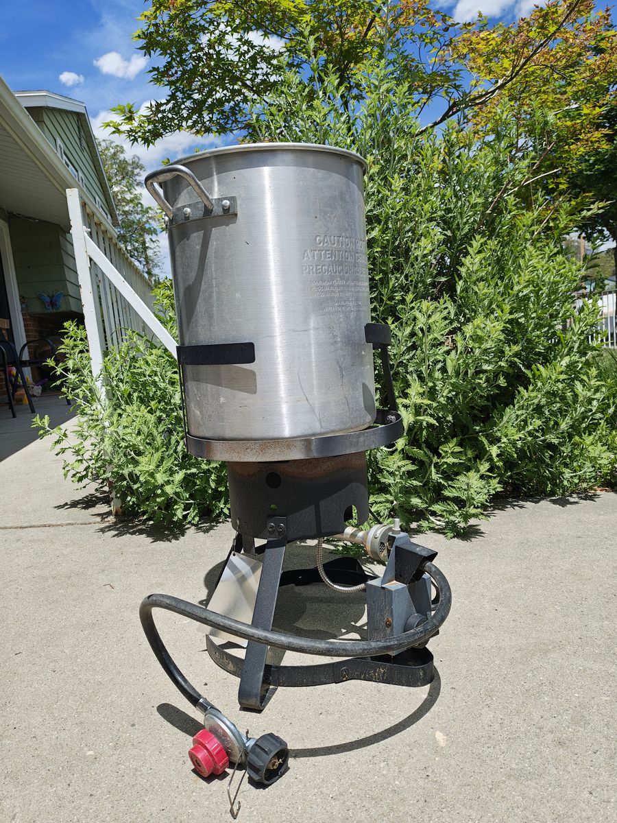 Turkey fryer seafood boil