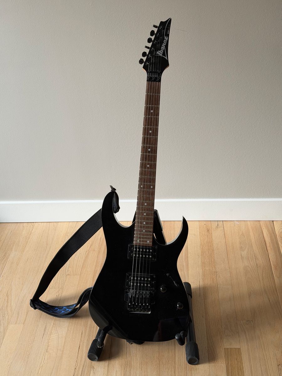 Ready-to-Play Ibanez RG220B Guitar Set – Fender Case, Amp, Stand, Cables + Extras