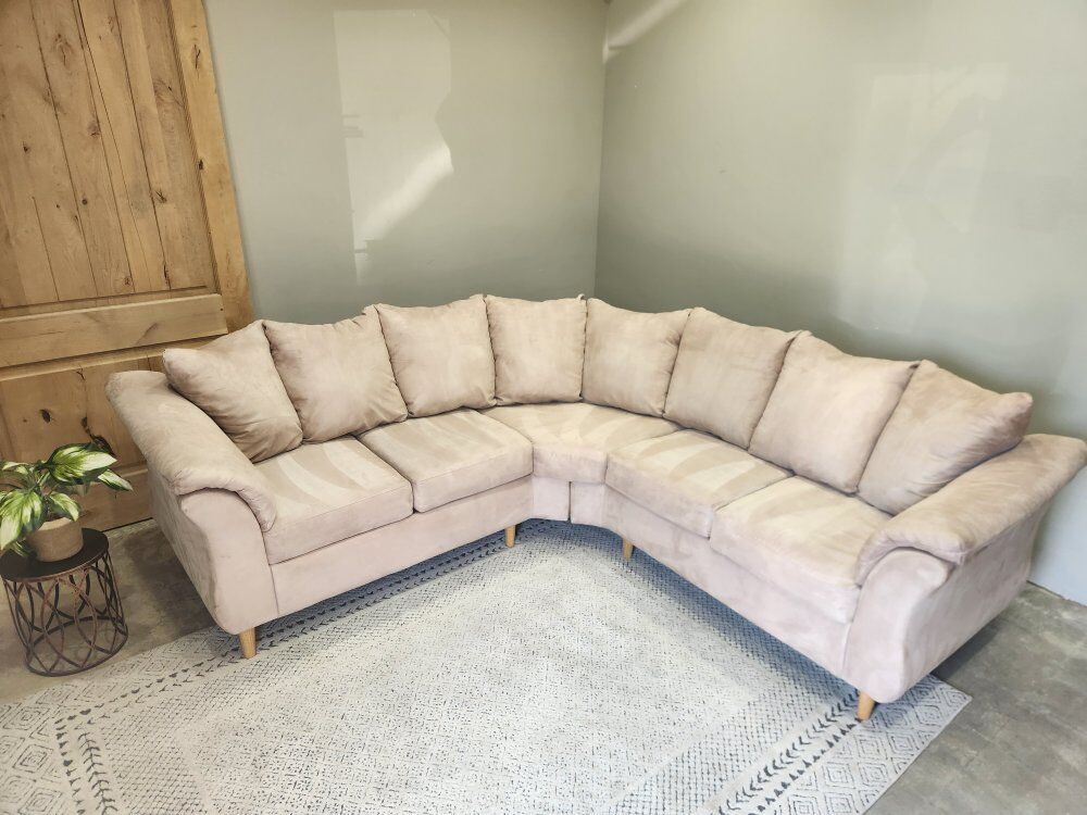 *FREE Delivery* 2-Piece Sectional Couch