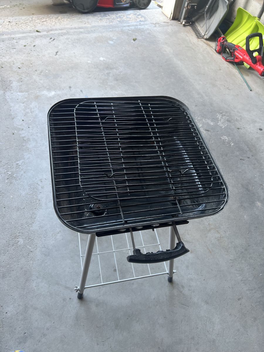 Expert Grill Portable Charcoal BBQ Grill - Compact & Easy to Transport