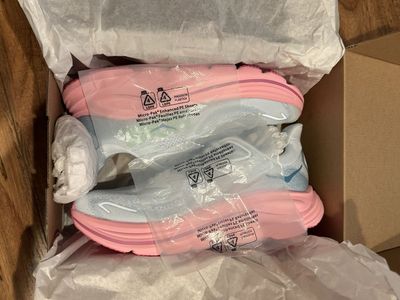 HOKA Clifton 10 Women's Running Shoes Size 9.5B Box Included