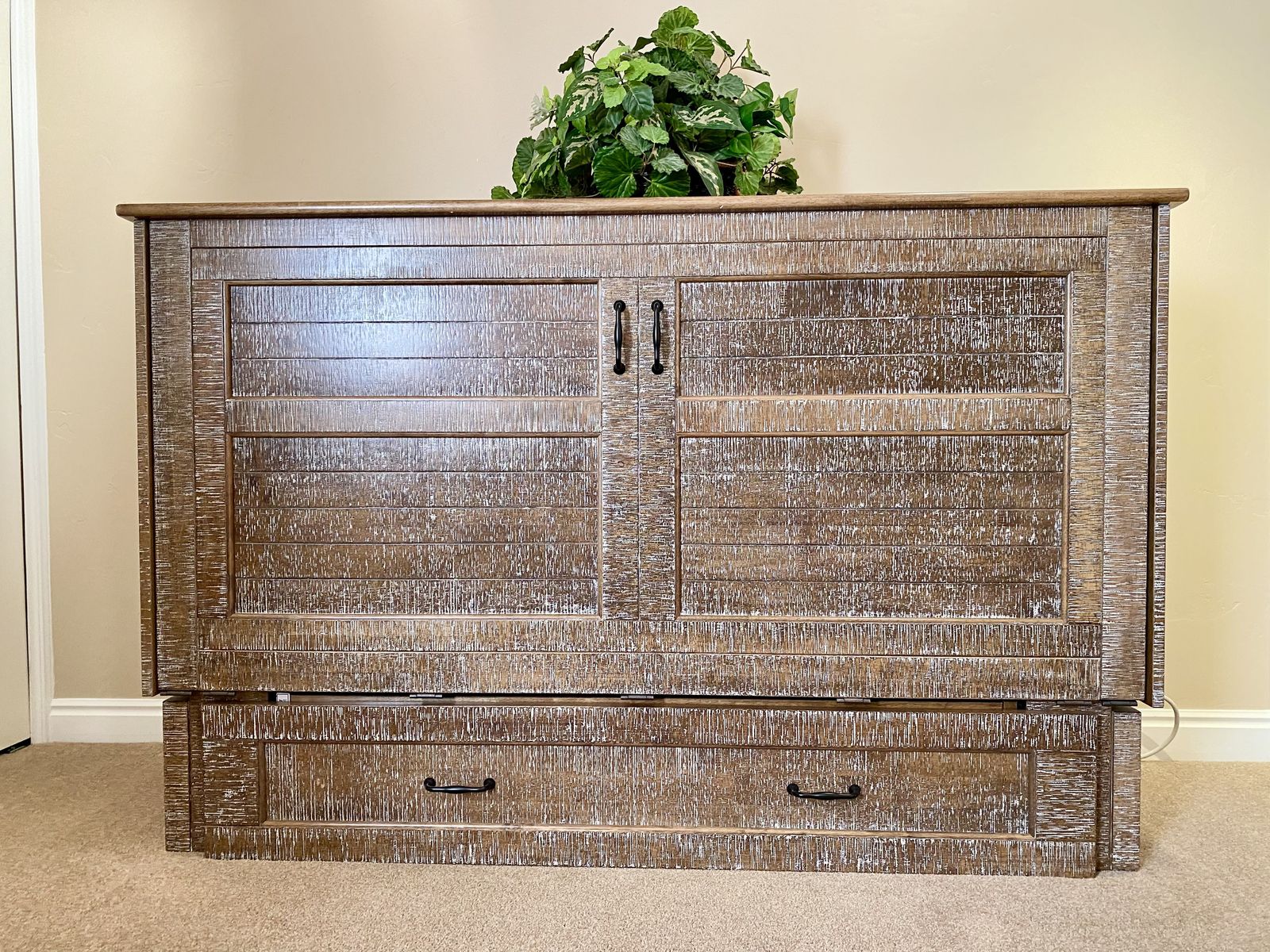 Murphy Bed, Queen Size, Cabinet Style,***PRISTINE CONDITION ***