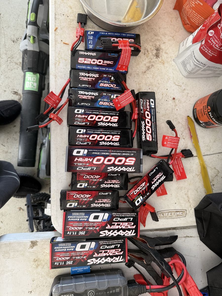 Rc car battery’s, also have a few chargers if wanted to purchase for extra just dm me! (Prices in description)