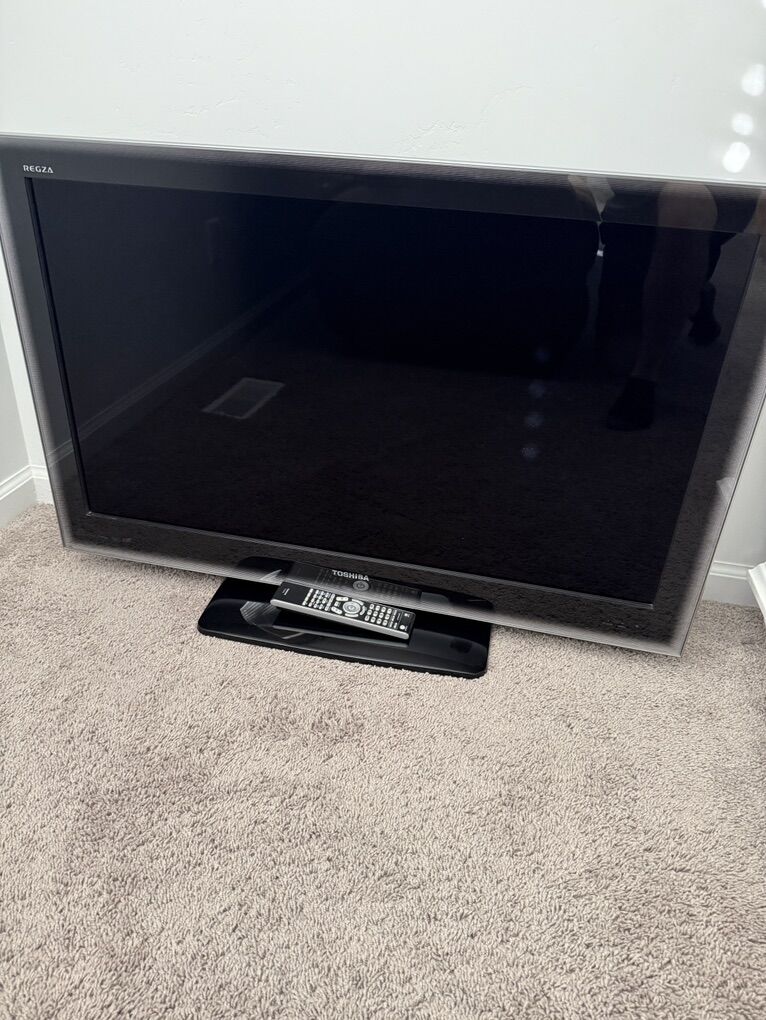 42 Toshiba LCD TV