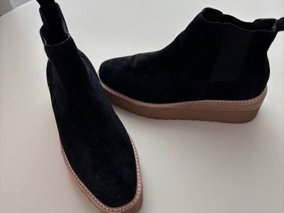 Black suede boots Silent O size 36