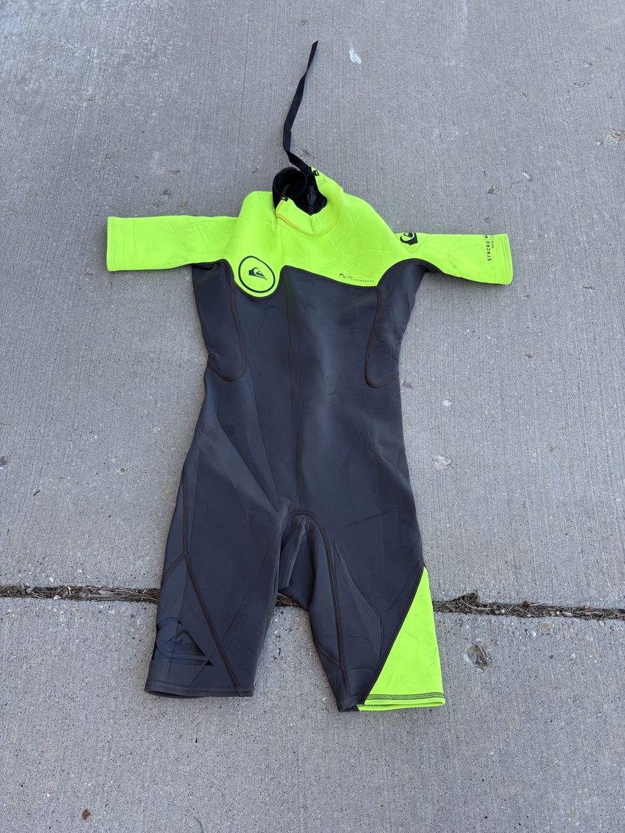 Quiksilver kids Wetsuit Size 14 Black Neon Yellow