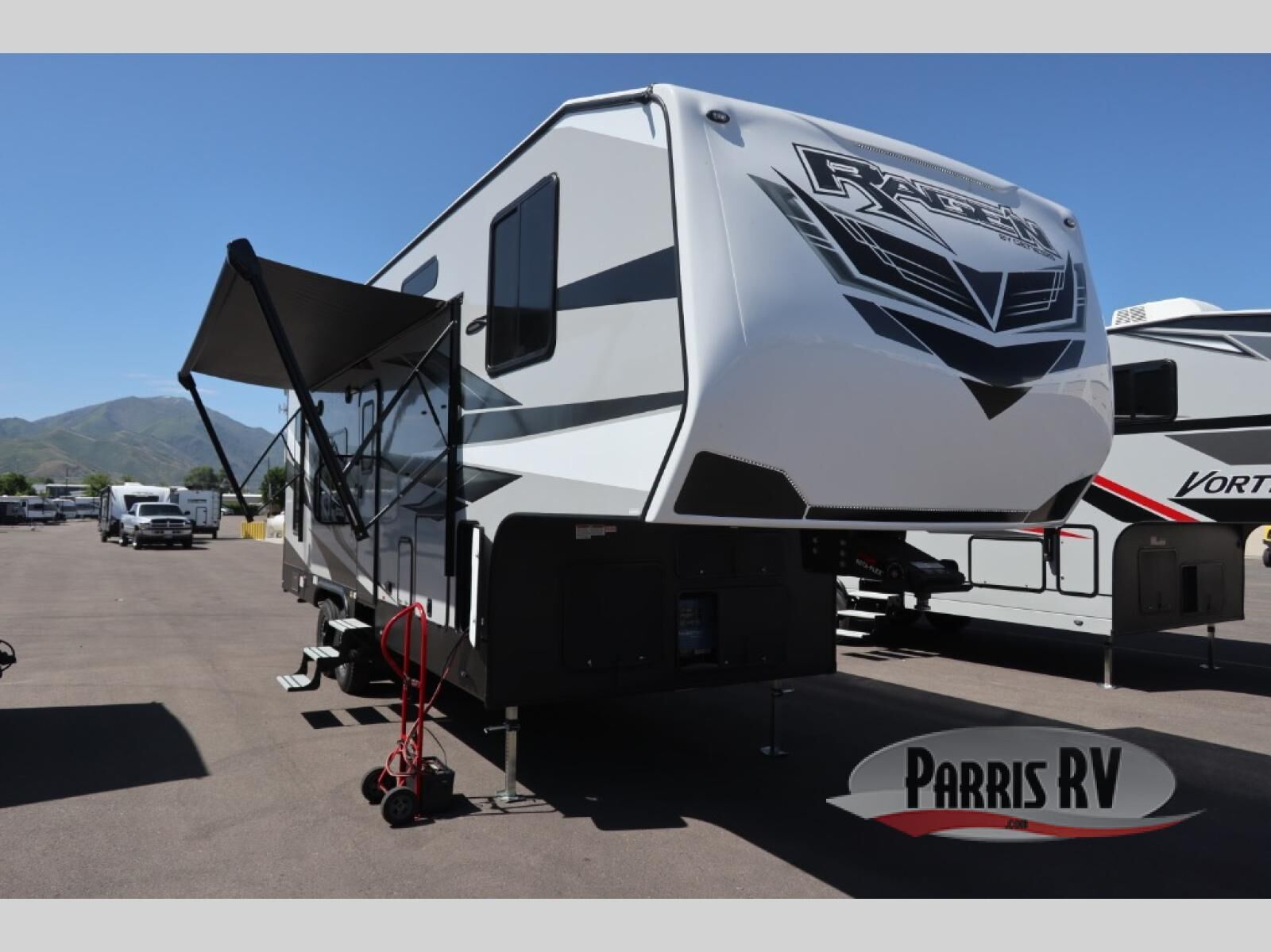 New 2025 Genesis Supreme Rage'n 2815RCRT