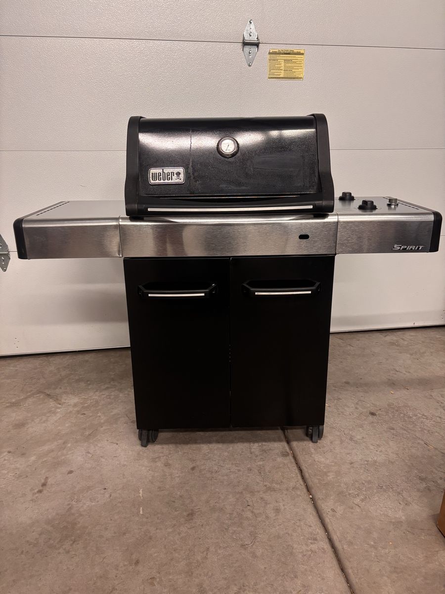 Weber spirit propane grill