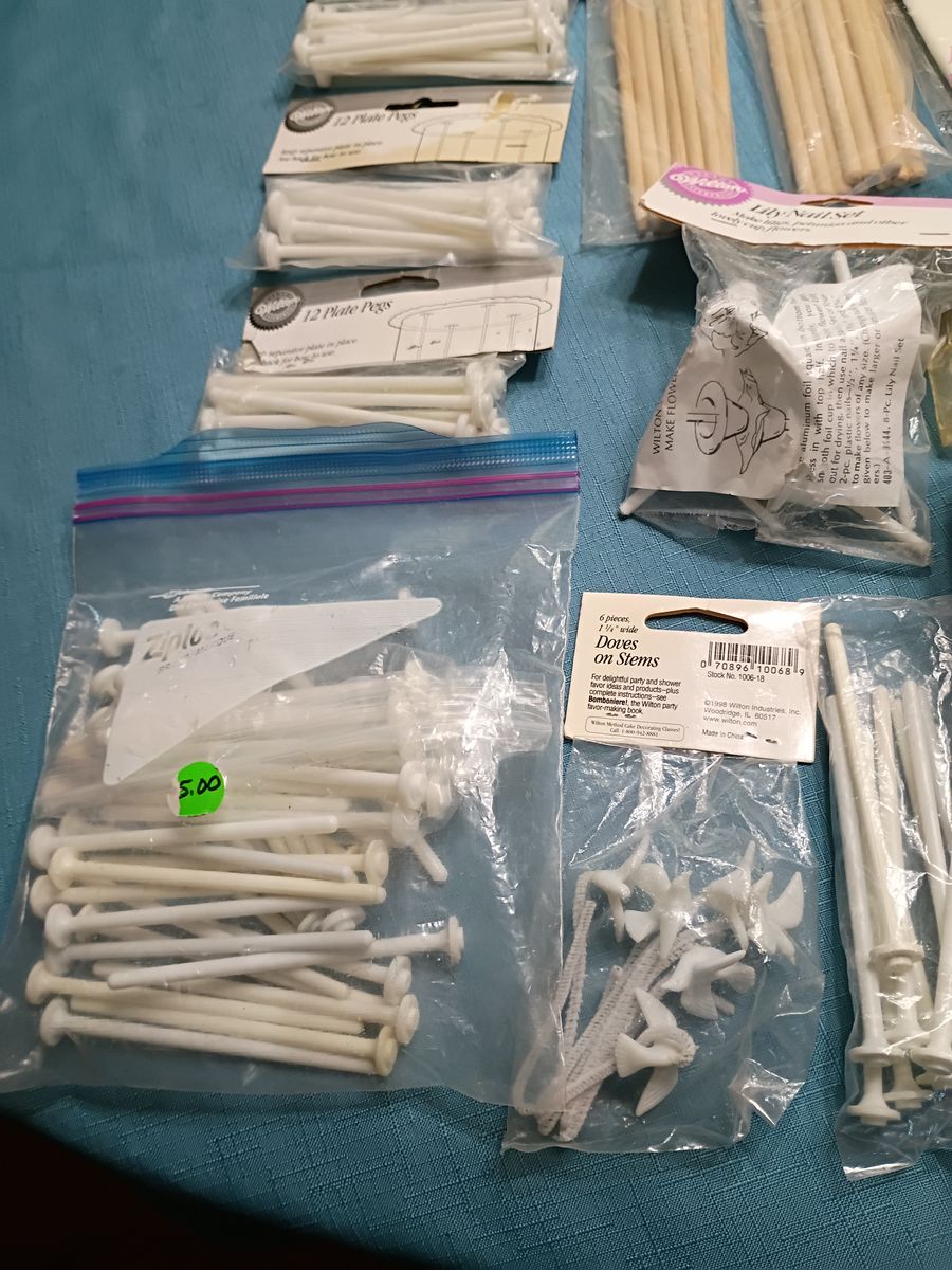Wilton Cake Decorating supplies