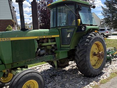 John Deere 4430