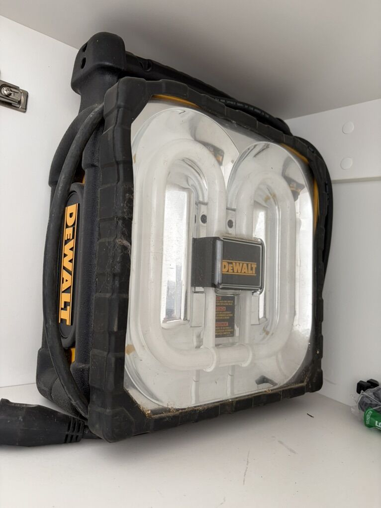 DEWALT Heavy-Duty Work Light