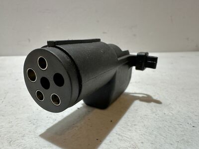 6-Way Round Vehicle Side to 4-Way Flat Adapter