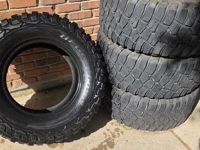 Used Mud Terrain Tires 33x12.5x17
