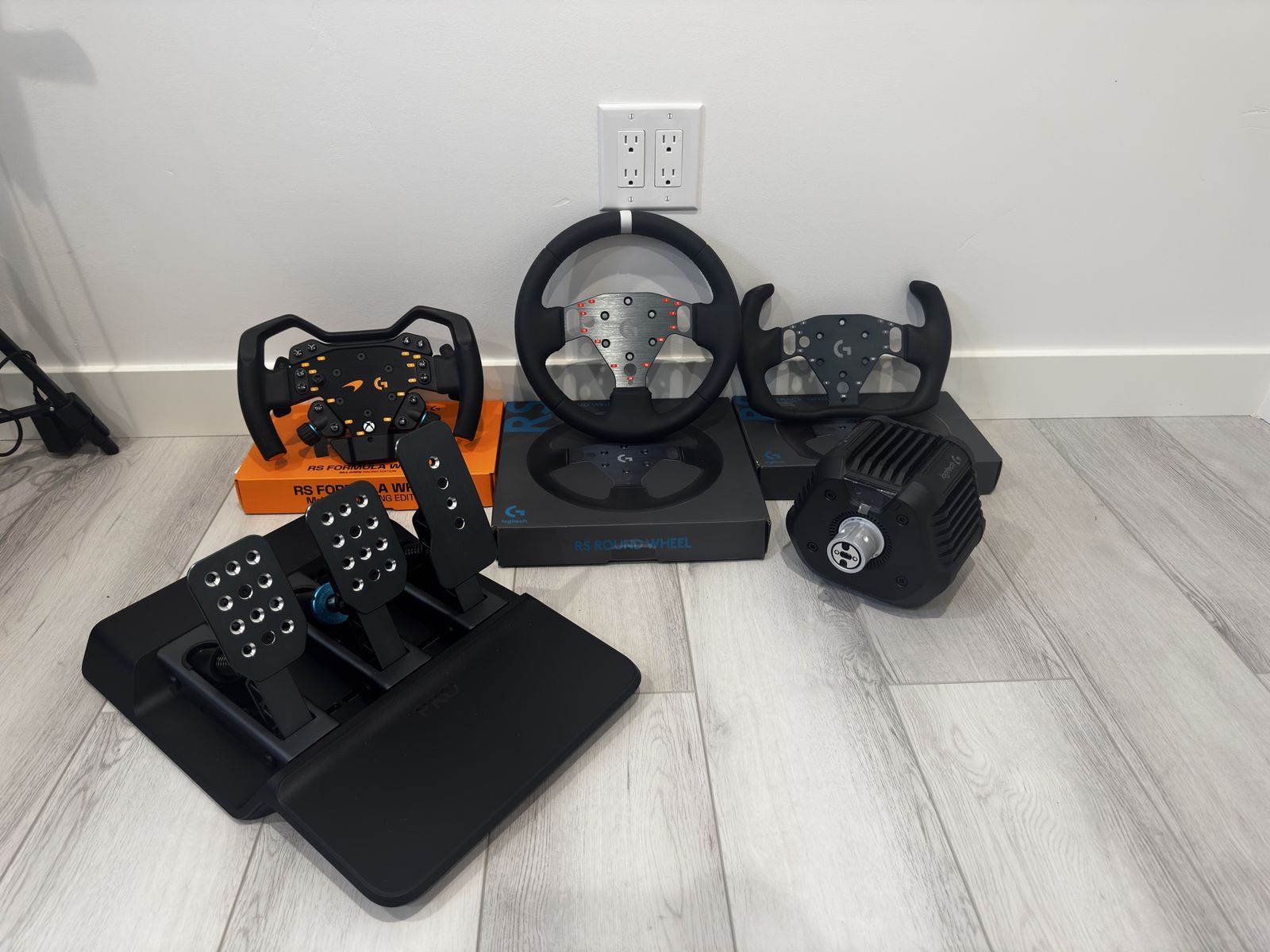 Logitech G RS50 8Nm Complete Sim Racing Bundle – Pro Pedals + 3 Wheels (Xbox, PS, PC Compatible)