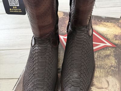 boots size 9