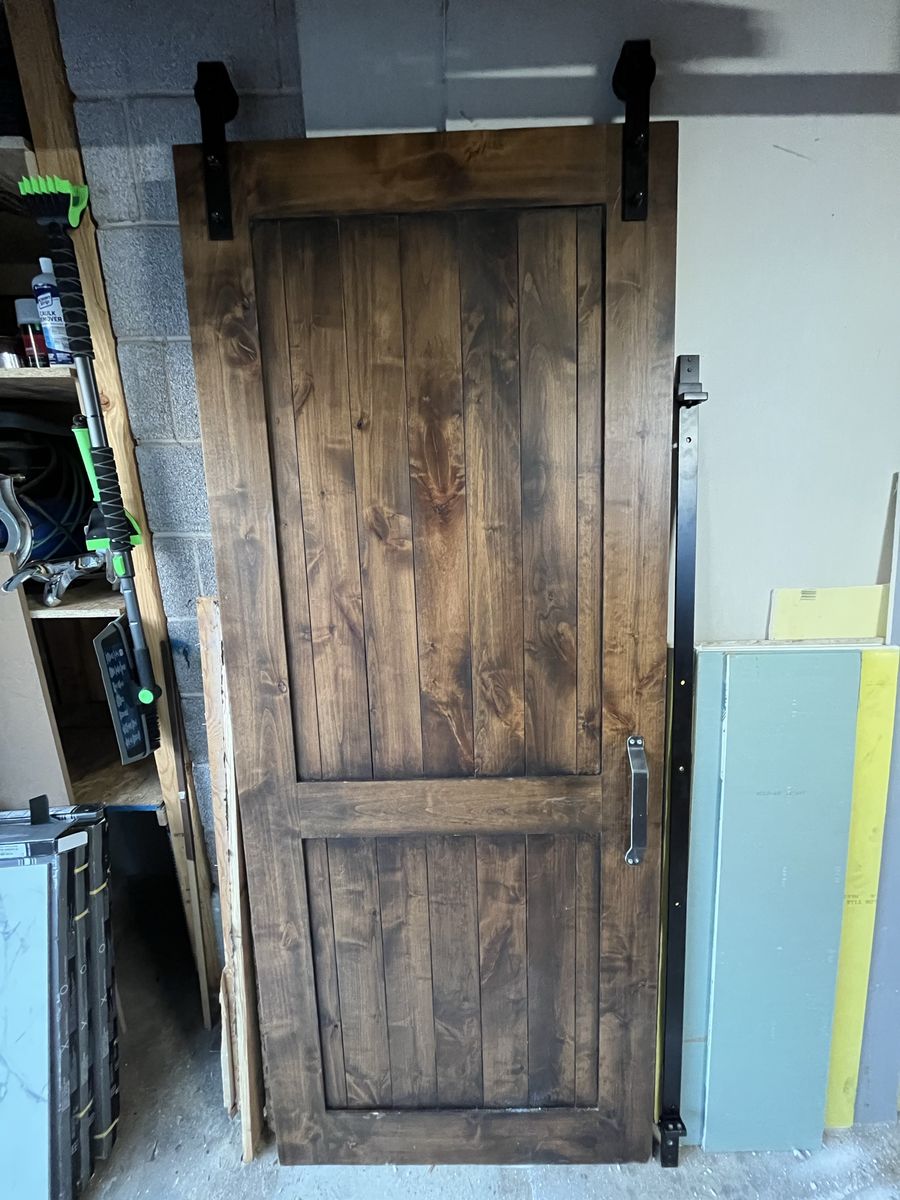 Wood stained Barn door w/hardware
