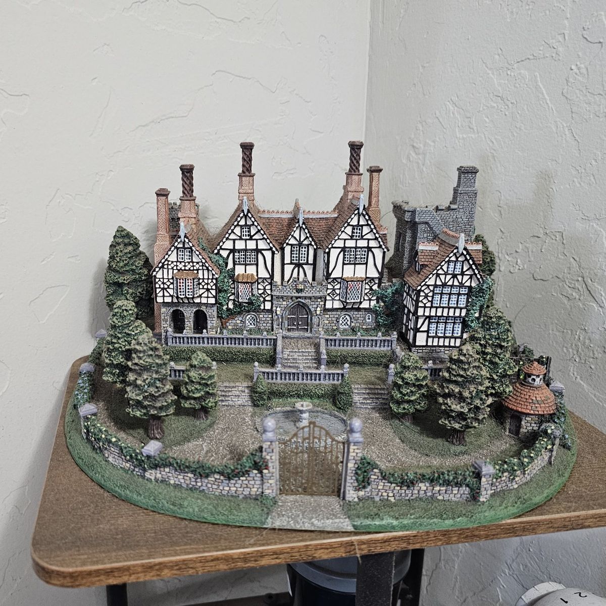 1995 Danbury English Manor House