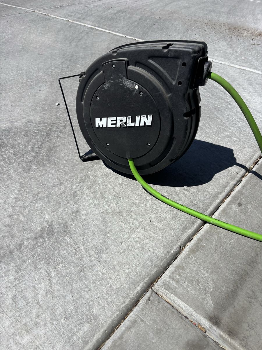 Merlin 3/8" x 50 Ft Enclosed Retractable Air Hose Reel, Green Hose
