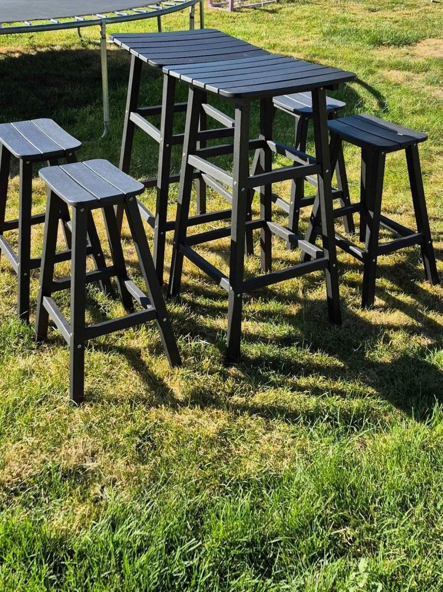 6 Peice Outdoor Bar Height Tables and 4 Stools Set