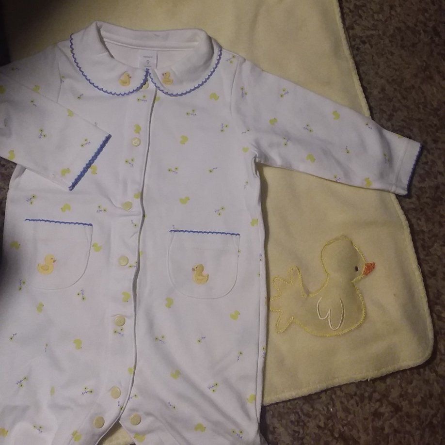 CARTER'S  DUCKIE PAJAMAS 6-9 MOS. + BLANKET