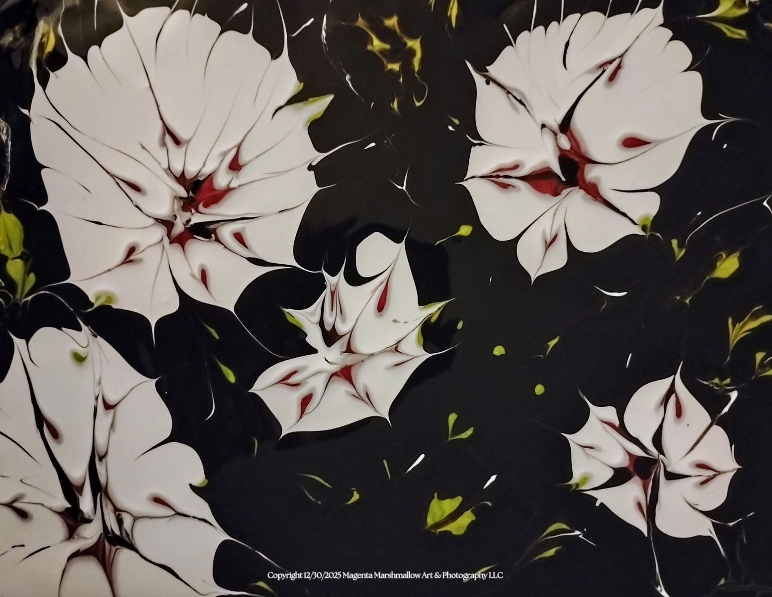 Red & White flowers - Fleece Blanket