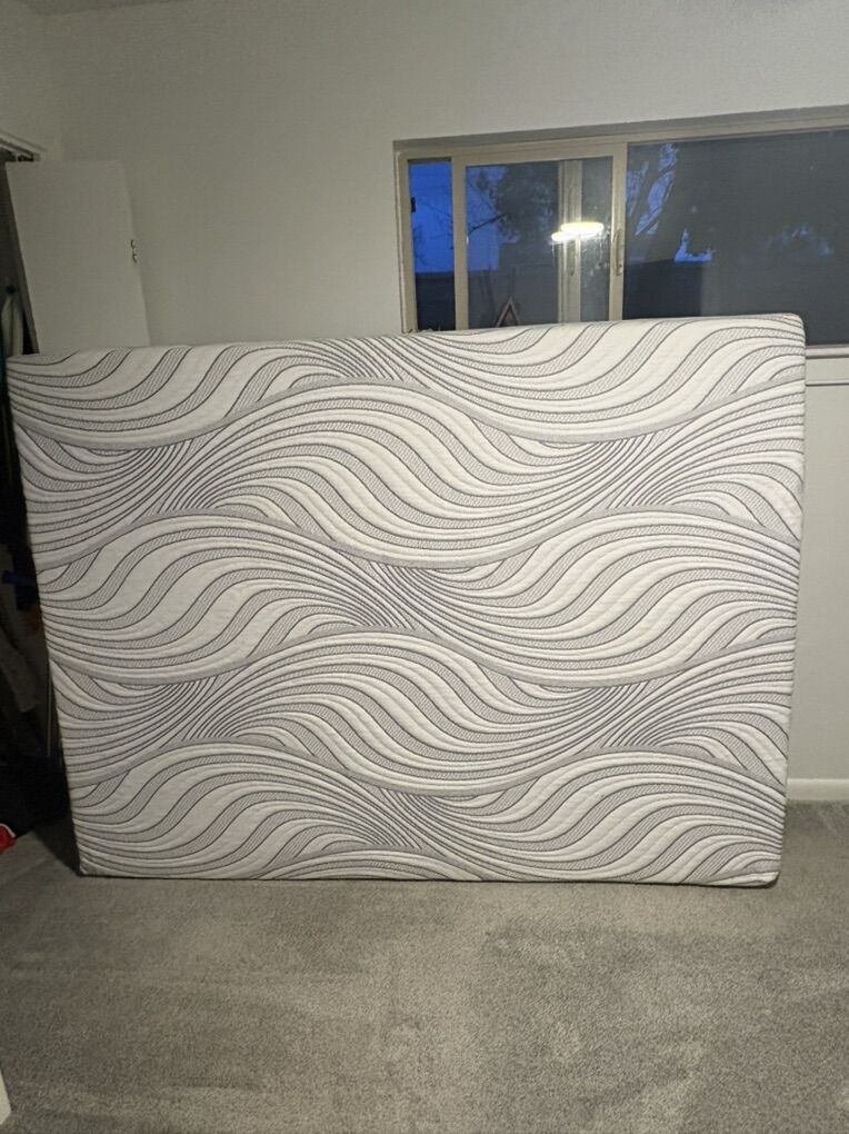 Queen Size Memory Foam Mattress