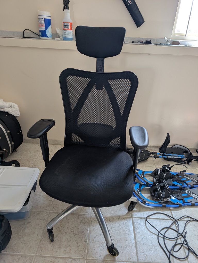Gamer/Office Chair w/Rubber casters