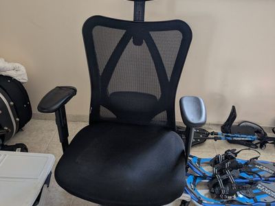 Gamer/Office Chair w/Rubber casters