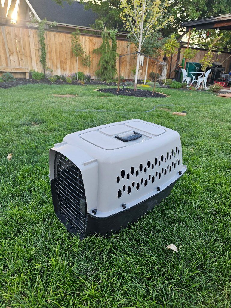 Small Dog Crate- Hardly used!